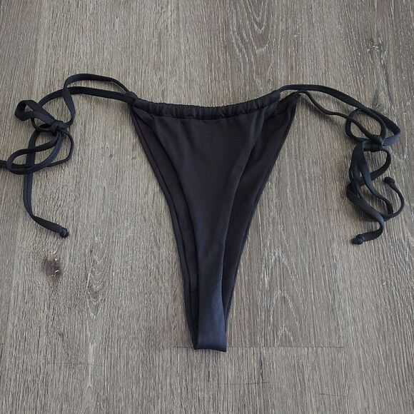 Frederick's of Hollywood Black Tie-Side Brazilian Thong Bikini Bottom 2X/3X - Picture 2 of 4